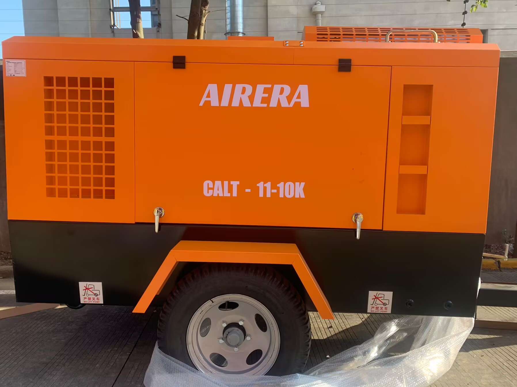 The AIRERA CALT-11-10K Air Compressor is engineered to provide high-performance, energy-efficient solutions for industries worldwide.