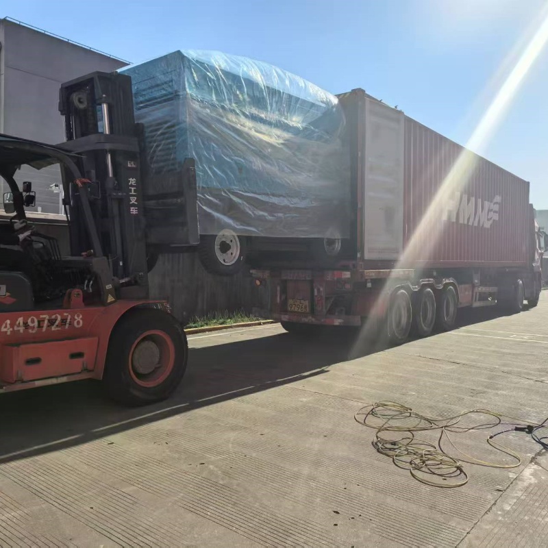 AIRERA est fière d'annoncer l'expédition du compresseur portable diesel CALT-25/18K à un client étranger. Conçu pour la mobilité et la puissance, ce modèle offre une fiabilité et des performances inégalées dans des conditions de travail difficiles et éloignées. Cette livraison témoigne de l'engagement d'AIRERA à fournir des solutions de compression d'air innovantes et fiables aux marchés mondiaux.