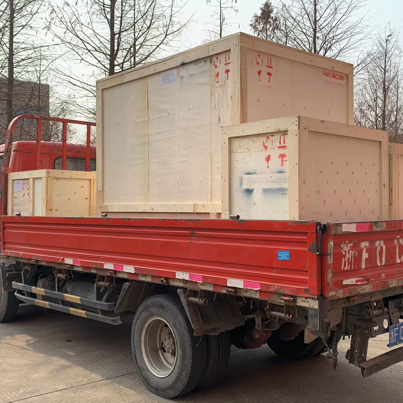Nos complace anunciar que un lote de compresores de tornillo AIRERA ha sido enviado con éxito a nuestros valiosos clientes. Este envío incluye modelos fiables y eficientes, diseñados para ofrecer un rendimiento excepcional y ahorro energético. En AIRERA, seguimos comprometidos en proporcionar soluciones de aire comprimido de alta calidad para satisfacer las diversas necesidades de nuestros clientes en todo el mundo. Manténgase atento para más actualizaciones sobre nuestros últimos productos y envíos.